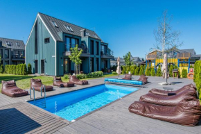 PRIVATE APARTMENT WITH TERRACE AND SWIMMING POOL